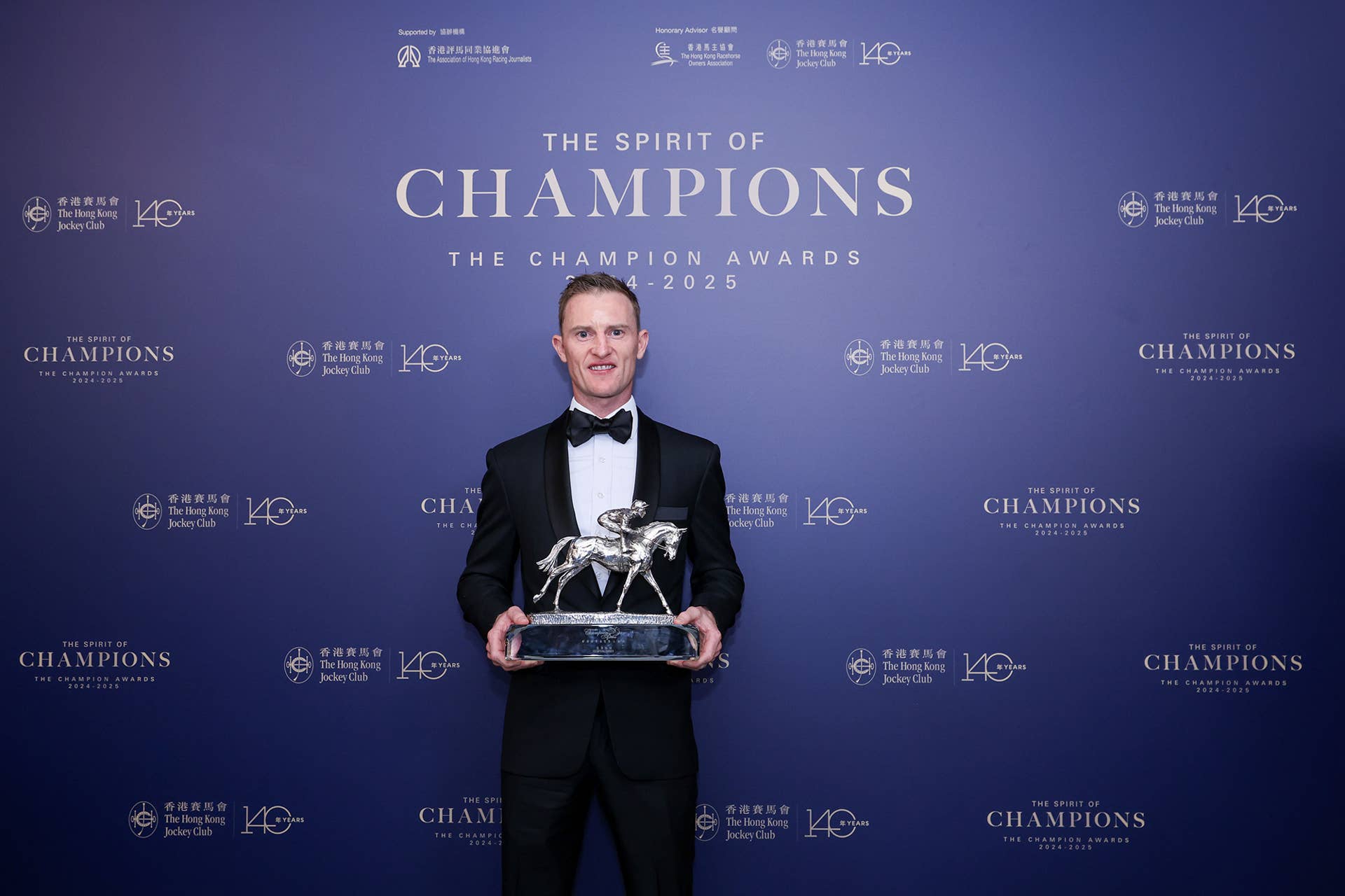 hong kong jockey club dress code Zac Purton Eyes Fourth International Jockeys' Championship At Kong's Happy Valley Horse racing Muriel Midi Dress Pink Leather care Color:Black 1F44900