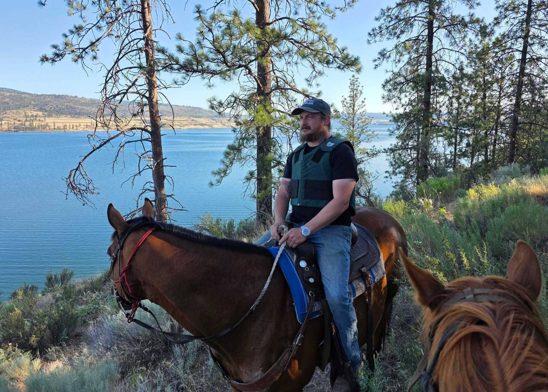 'This Ranch Is My Hospital': Military Veterans, Retired Racehorses Find ...