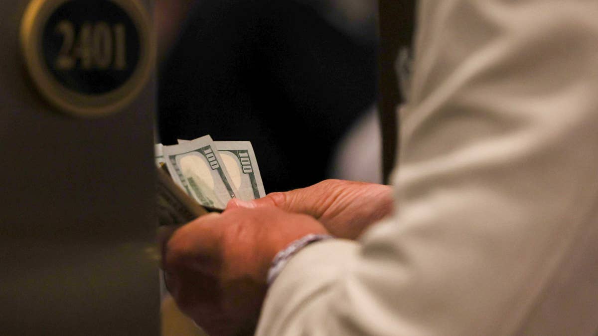 Economic Indicators: Wagering, Race Days, Field Size Down In May