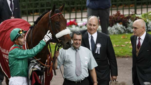 Gérald Mossé led Siyouni to victory in the 2009 Gr.1 Prix Jean-Luc Lagardère under the famous colors of HH Aga Khan