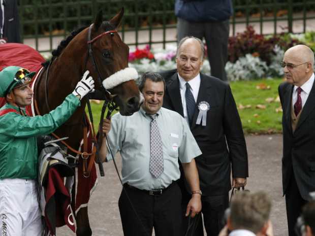 Gérald Mossé led Siyouni to victory in the 2009 Gr.1 Prix Jean-Luc Lagardère under the famous colors of HH Aga Khan