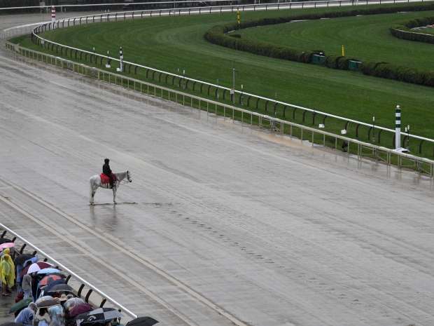Belmont Stakes Day scenic Saratoga slop right before race 1 credit Susie Raisher2