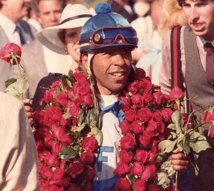 Hall Of Famers Cordero, Dominguez Signing Autographs On Travers Weekend