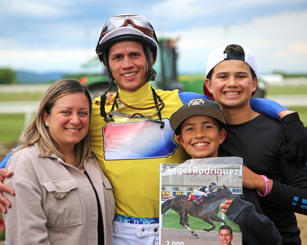 Penn National Leading Jockey Angel Rodriguez Hits 2,000-Win Milestone ...