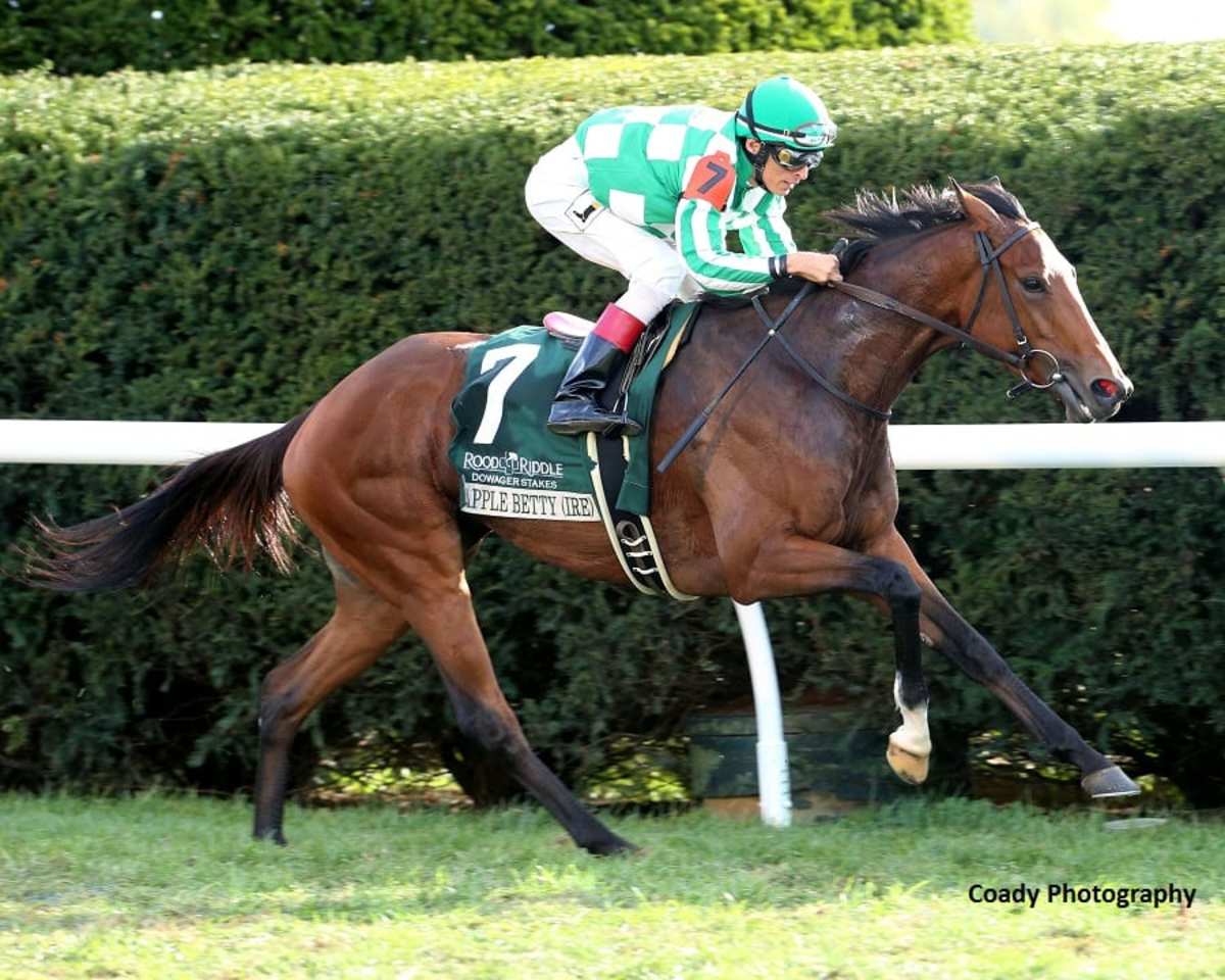 Apple Betty Explodes Late In Rood & Riddle Dowager - Paulick Report ...