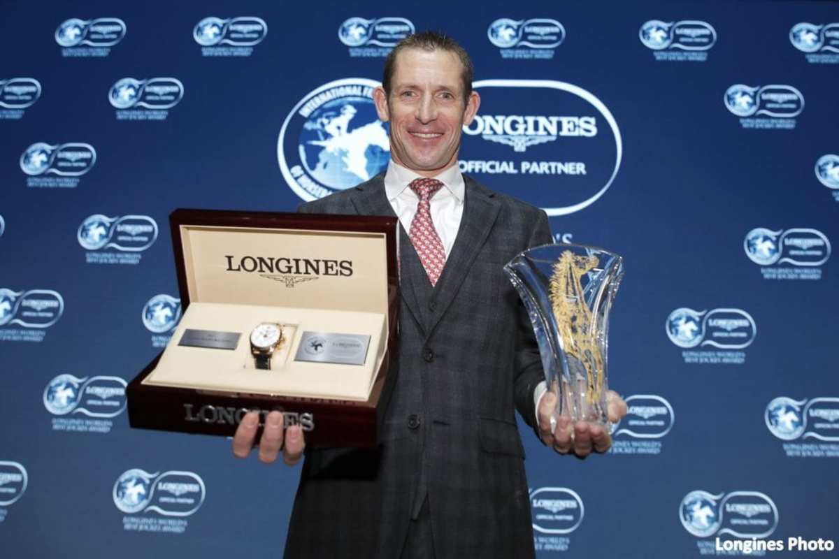 Hugh Bowman Receives 2017 Longines World s Best Jockey Award