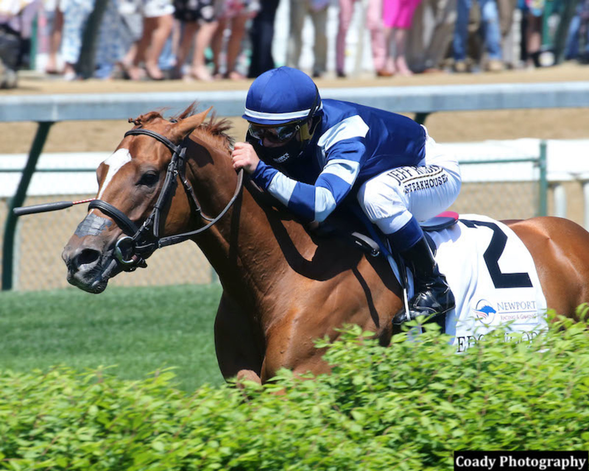 Gift List Shows Stretch Wallop To Win Edgewood Stakes; Aunt Pearl