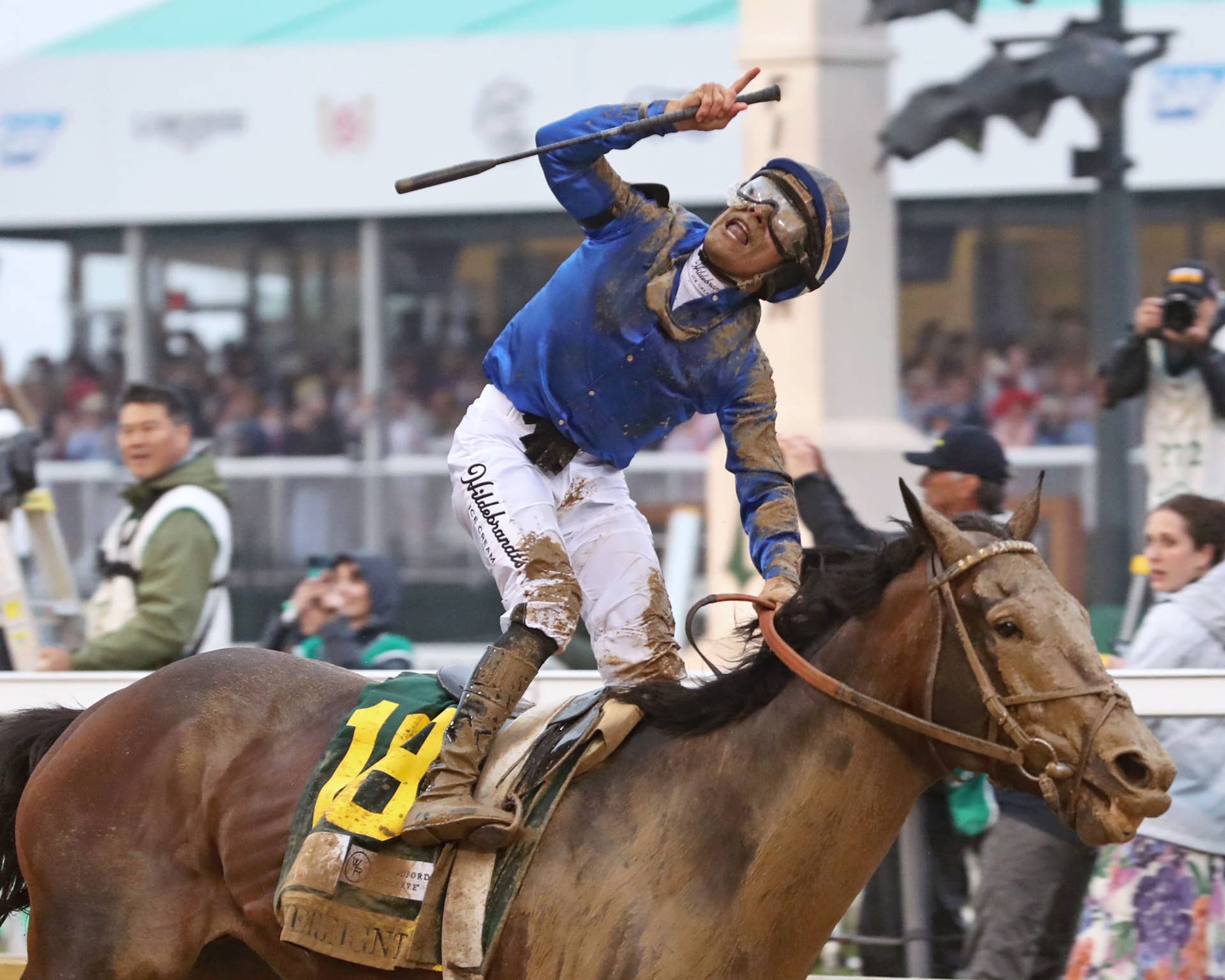 2025-kentucky-derby-day-in-photos-damp-weather-but-not-dampened